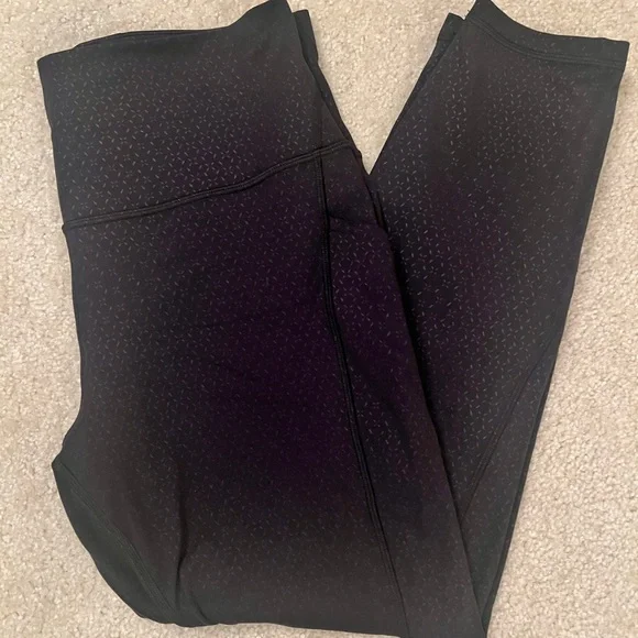 Lululemon Align 25” Women's Gradiate Black Geo Embossed Leggings - Picture 2 of 5